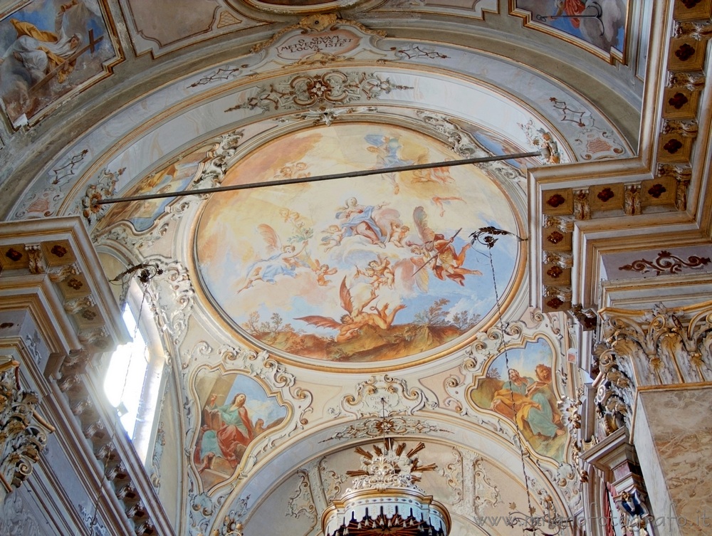 Monte Isola (Brescia, Italy) - Decorated vault of the aps in the Church of San Michele Arcangelo in Peschiera Maraglio